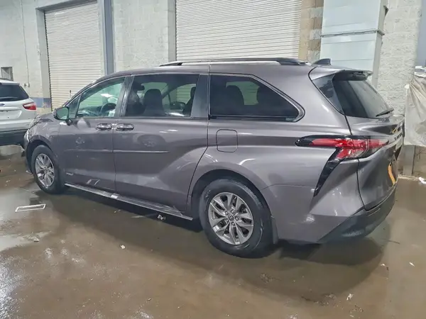 5TDJRKEC7MS052589 2021 TOYOTA SIENNA - Image 2