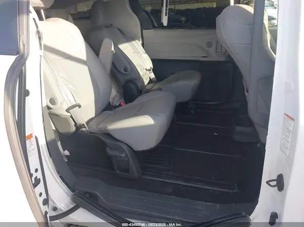 5TDJRKEC7NS135845 2022 TOYOTA SIENNA - Image 8