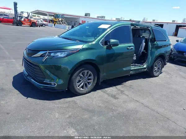 5TDJRKEC7PS148419 2023 TOYOTA SIENNA - Image 2