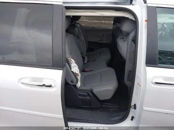 5TDJRKEC7PS157721 2023 TOYOTA SIENNA - Image 8