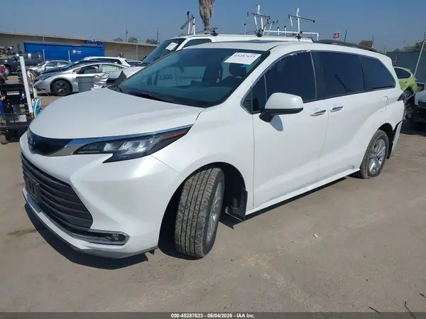 5TDJRKEC7PS165818 2023 TOYOTA SIENNA - Image 2