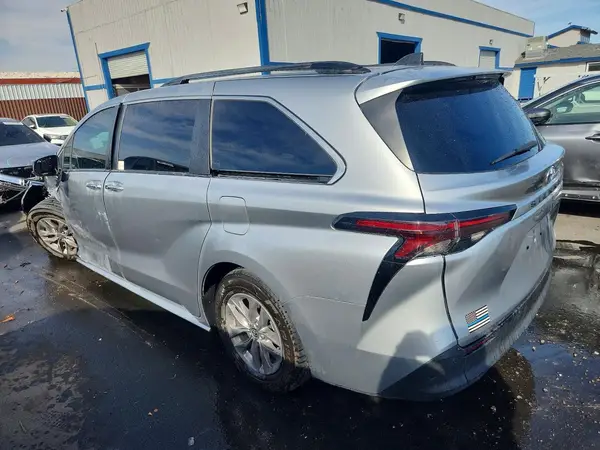 5TDJRKEC7PS167942 2023 TOYOTA SIENNA - Image 2