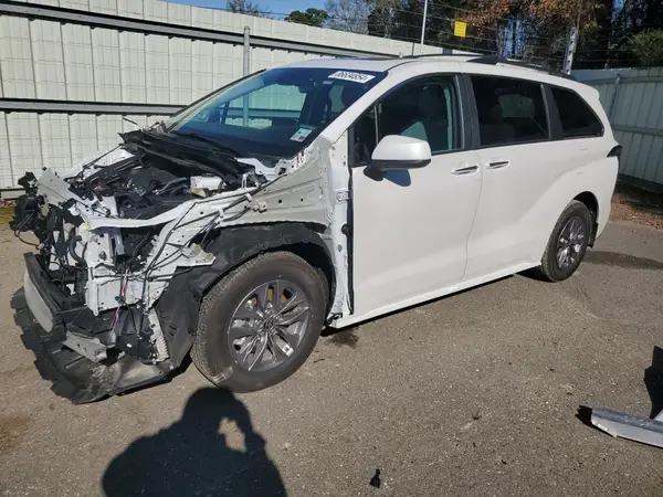 5TDJRKEC7RS212414 2024 TOYOTA SIENNA - Image 1