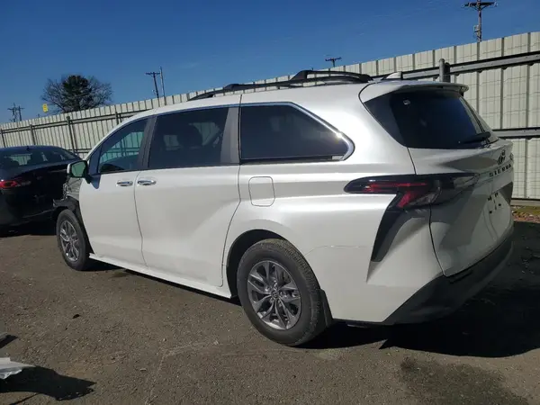5TDJRKEC7RS212414 2024 TOYOTA SIENNA - Image 2