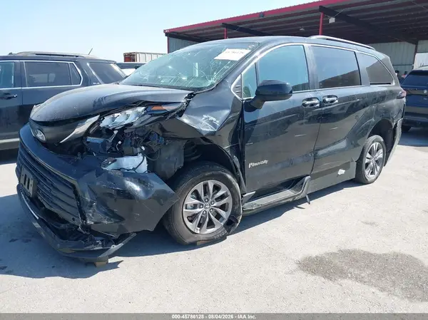 5TDJRKEC7RS217497 2024 TOYOTA SIENNA - Image 2
