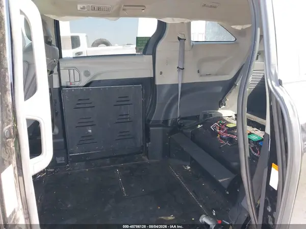 5TDJRKEC7RS217497 2024 TOYOTA SIENNA - Image 8