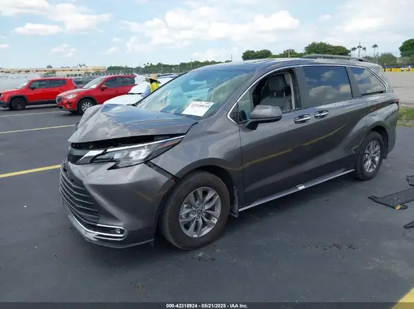 5TDJRKEC7RS219623 2024 TOYOTA SIENNA - Image 2