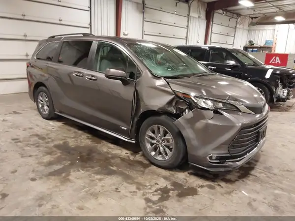5TDJRKEC8MS003935 2021 TOYOTA SIENNA - Image 1