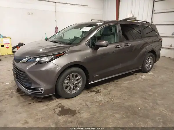 5TDJRKEC8MS003935 2021 TOYOTA SIENNA - Image 2