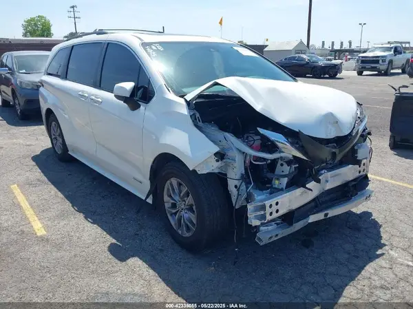 5TDJRKEC8MS032240 2021 TOYOTA SIENNA - Image 1