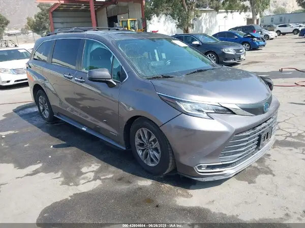 5TDJRKEC8MS062077 2021 TOYOTA SIENNA - Image 1