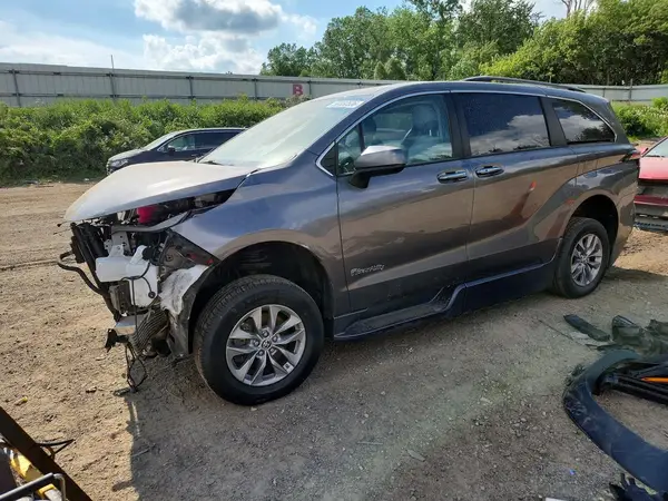 5TDJRKEC8NS123042 2022 TOYOTA SIENNA - Image 1
