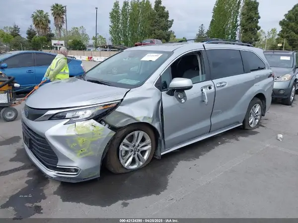 5TDJRKEC8NS135921 2022 TOYOTA SIENNA - Image 2