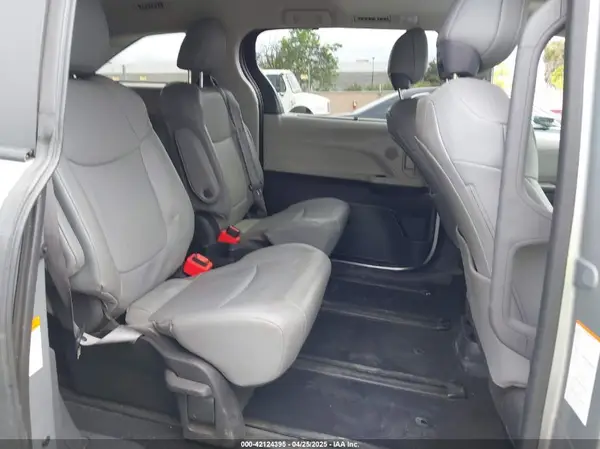 5TDJRKEC8NS135921 2022 TOYOTA SIENNA - Image 8