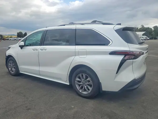 5TDJRKEC8RS215273 2024 TOYOTA SIENNA - Image 2