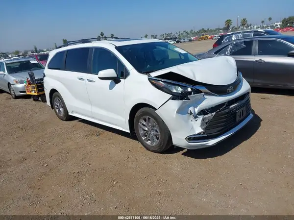 5TDJRKEC8RS220344 2024 TOYOTA SIENNA - Image 1