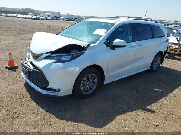 5TDJRKEC8RS220344 2024 TOYOTA SIENNA - Image 2