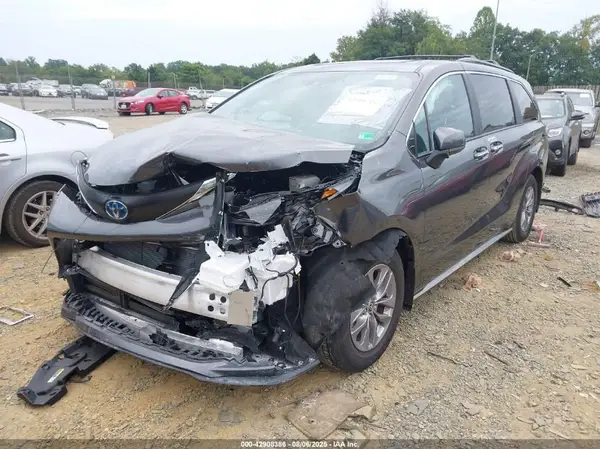 5TDJRKEC8SS262650 2025 TOYOTA SIENNA - Image 2