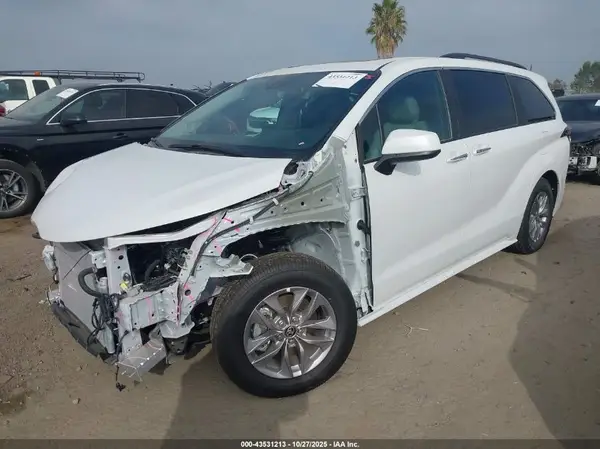 5TDJRKEC8SS279478 2025 TOYOTA SIENNA - Image 2