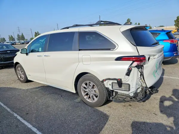 5TDJRKEC9MS035325 2021 TOYOTA SIENNA - Image 2