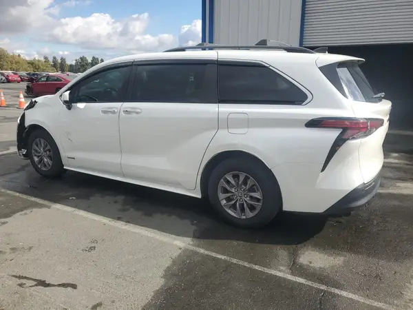 5TDJRKEC9MS062895 2021 TOYOTA SIENNA - Image 2