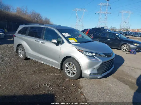 5TDJRKEC9NS088219 2022 TOYOTA SIENNA - Image 1
