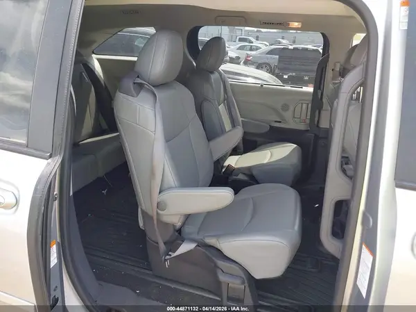 5TDJRKEC9NS089743 2022 TOYOTA SIENNA - Image 8