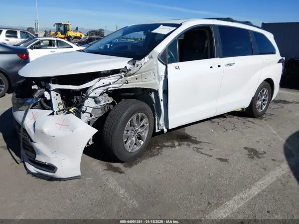 5TDJRKEC9NS092092 2022 TOYOTA SIENNA - Image 2