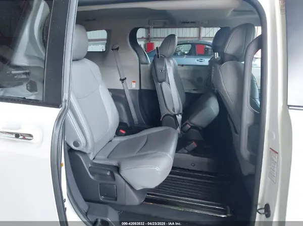 5TDJRKEC9NS107724 2022 TOYOTA SIENNA - Image 8