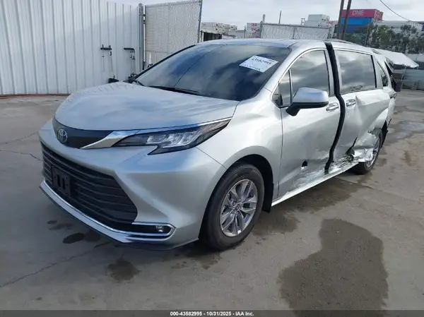 5TDJRKEC9NS124250 2022 TOYOTA SIENNA - Image 2