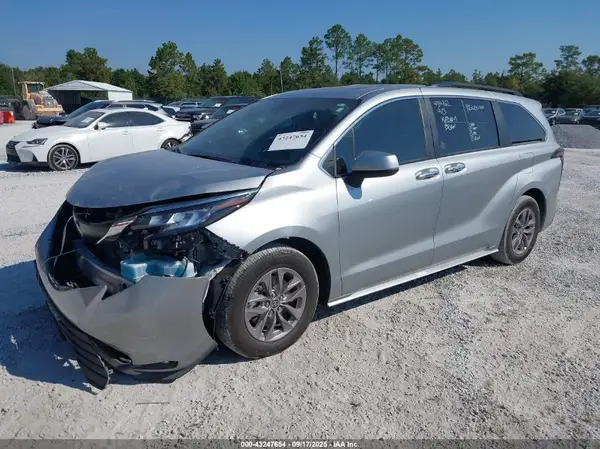 5TDJRKEC9NS127830 2022 TOYOTA SIENNA - Image 2