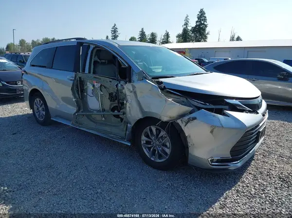 5TDJRKEC9NS135975 2022 TOYOTA SIENNA - Image 1