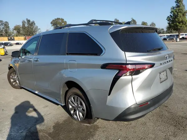5TDJRKEC9NS136270 2022 TOYOTA SIENNA - Image 2