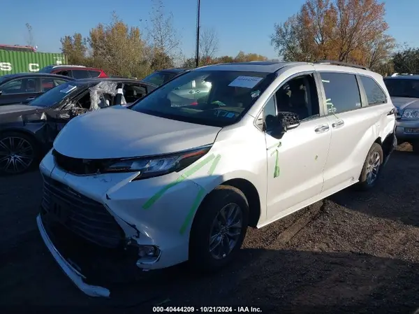 5TDJRKEC9PS176268 2023 TOYOTA SIENNA - Image 2