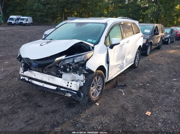 5TDJRKEC9RS181117 2024 TOYOTA SIENNA - Image 2