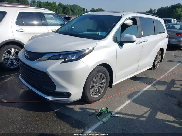 5TDJRKEC9SS246876 2025 TOYOTA SIENNA - Image 2