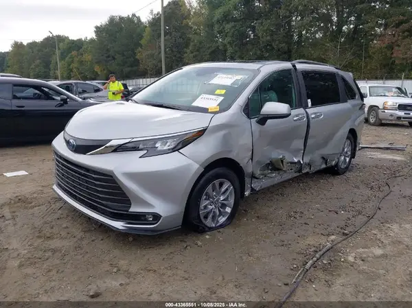5TDJRKEC9SS255609 2025 TOYOTA SIENNA - Image 2