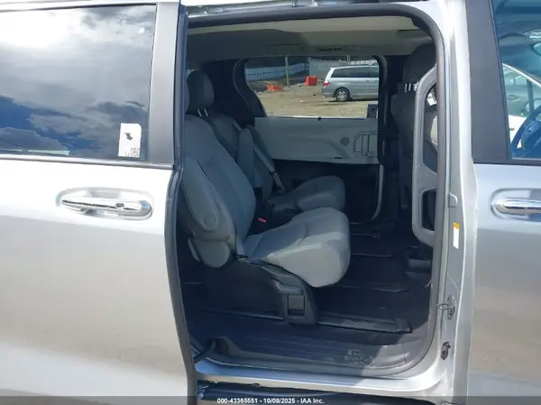 5TDJRKEC9SS255609 2025 TOYOTA SIENNA - Image 8