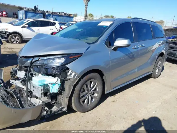 5TDJRKEC9SS255853 2025 TOYOTA SIENNA - Image 2