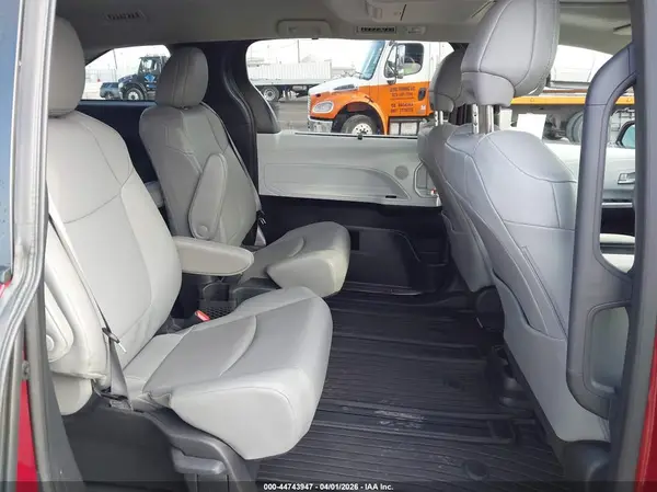 5TDJRKEC9SS284916 2025 TOYOTA SIENNA - Image 8