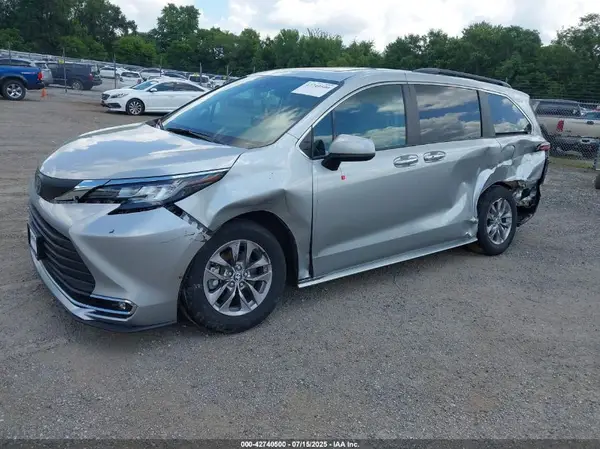 5TDJRKECXMS004455 2021 TOYOTA SIENNA - Image 2