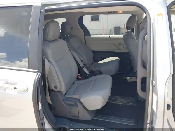 5TDJRKECXMS004455 2021 TOYOTA SIENNA - Image 8