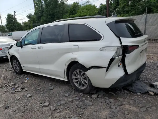 5TDJRKECXMS033261 2021 TOYOTA SIENNA - Image 2