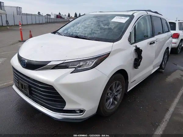 5TDJRKECXMS044325 2021 TOYOTA SIENNA - Image 2
