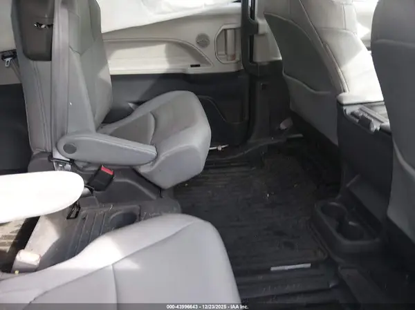 5TDJRKECXMS044325 2021 TOYOTA SIENNA - Image 8