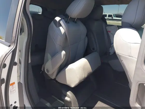 5TDJRKECXNS118859 2022 TOYOTA SIENNA - Image 8