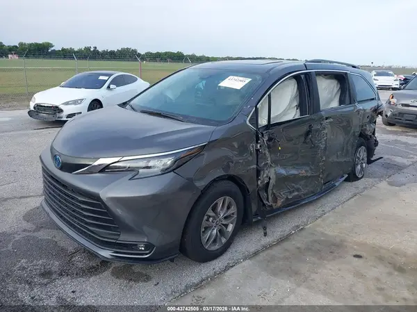 5TDJRKECXSS287890 2025 TOYOTA SIENNA - Image 2