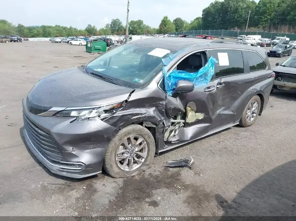5TDJSKFC0MS015645 2021 TOYOTA SIENNA - Image 2