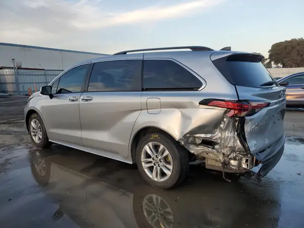 5TDJSKFC0NS052387 2022 TOYOTA SIENNA - Image 2