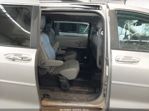 5TDJSKFC0PS093993 2023 TOYOTA SIENNA - Image 8